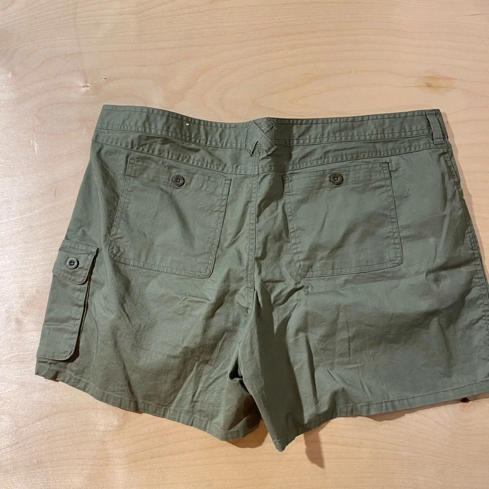 Cabela's Sage Green Women's Cargo Shorts 18 (OP)